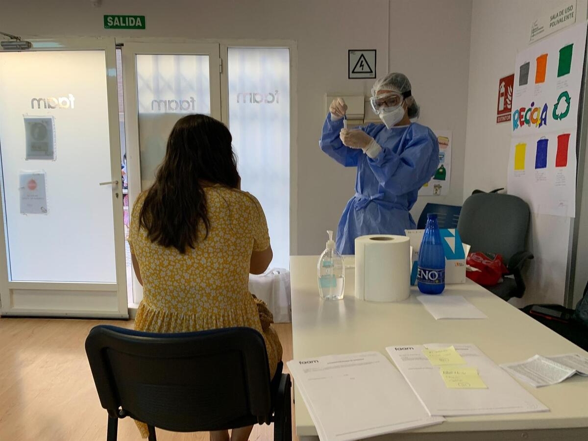 España suma 49.823 casos de Covid-19 y 94 muertes, mientras que la incidencia se dispara a 695
